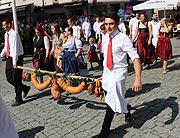 Metzgerinnung beim Umzug zum Herbstfest Rosenheim: (©Foto: Martin Schmitz)